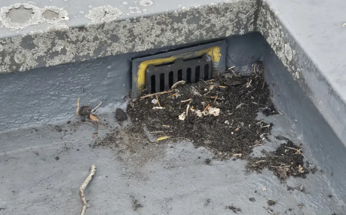 Blocked roof outlet before works